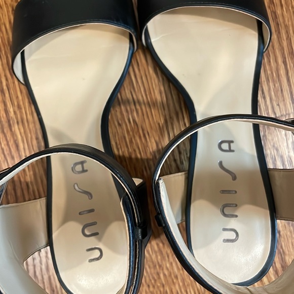 Block Heels - Picture 3 of 12